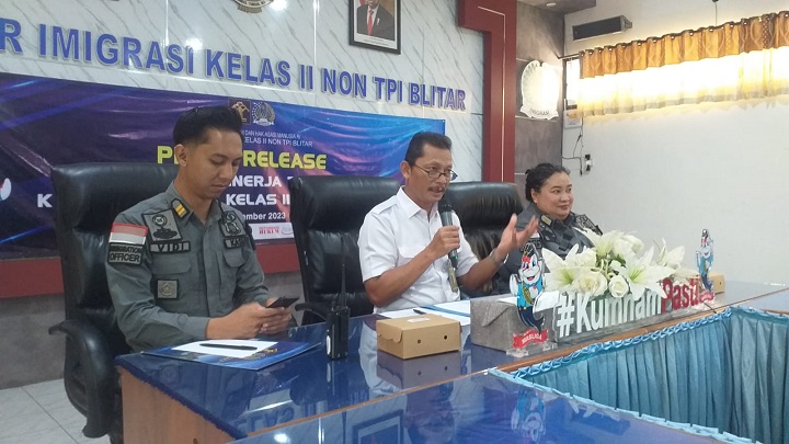 Firdaus dari Kementerian Hukum dan Ham Jawa Timur saat memberikan keterangan dalam rilis. SP/Lestariono