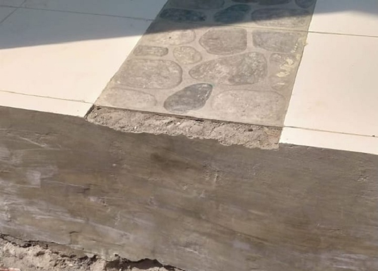 Penampakan buruknya pengerjaan bangunan ruang kelas SDN Tambak sawah, Waru. SP/ Hikmah