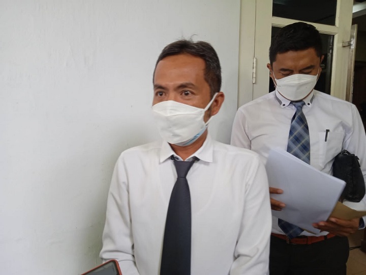 Dirut PT Sumberdaya Bangkalan Fauzan, Ja'far didampingi Yudha Alihamsyah Direktur produksi dan Pemasaran PT Sumber Daya Bangkalan.