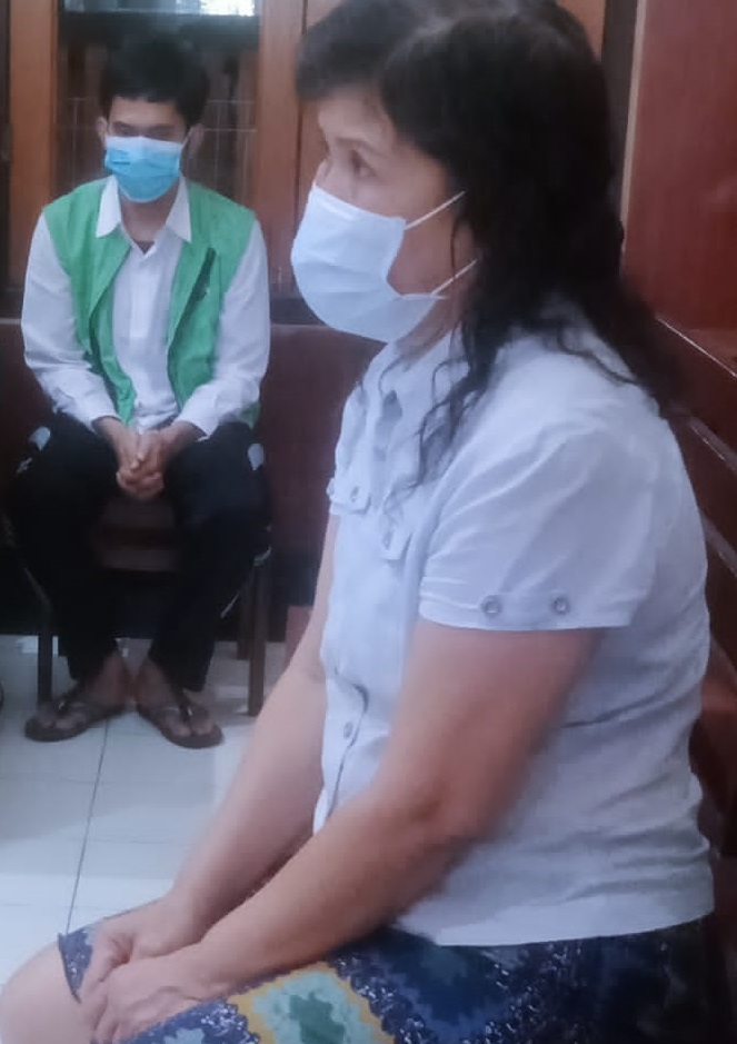 Wong Lay Fong, istri korban Suyatio memberikan keterangan sebagai saksi, di Ruang Kartika, Pengadilan Negeri Surabaya. Rabu (27/7/2022). SP/Budi Mulyono