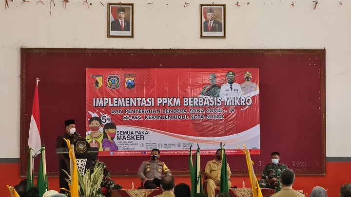 Implementasi PPKM berbasis Mikro di gedung Kelurahan Kepanjenkidul Kota Blitar. SP/Hadi Lestariono