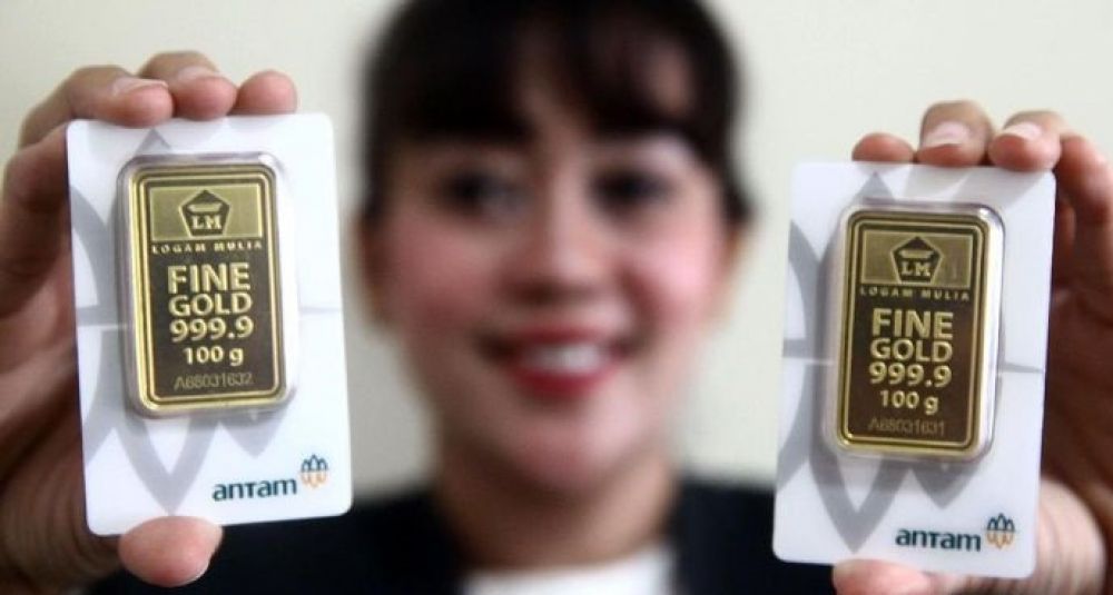 Harga logam mulia atau emas batangan Antam hari ini naik Rp 12.000. SP/ DECOM