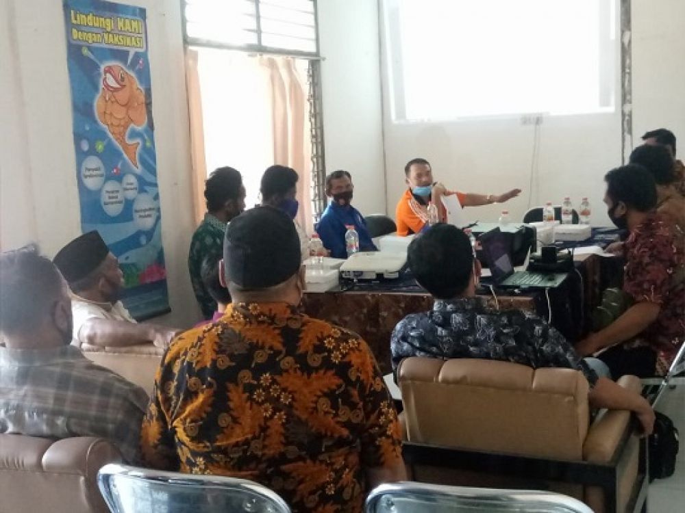 Perwakilan nelayan audiensi dengan pihak PT DABN selaku pelaksana proyek kabel bawah laut di kantor DKP Gresik. SP/M AIDID