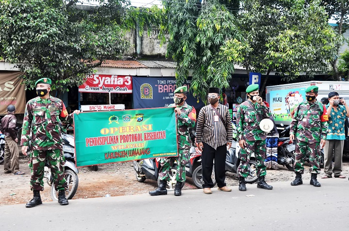Operasi pendisiplinan protokol kesehatan di Lumajang. SP/Lim