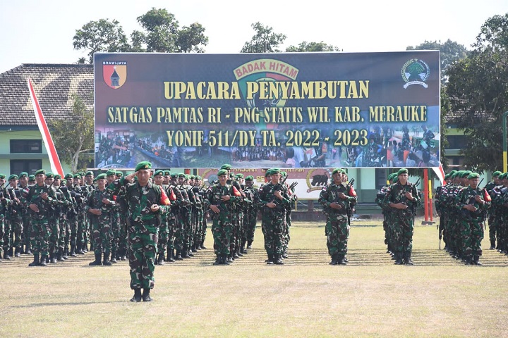 Upacara penyambutan Pasukan Badak Hitam. SP/Lestariono
