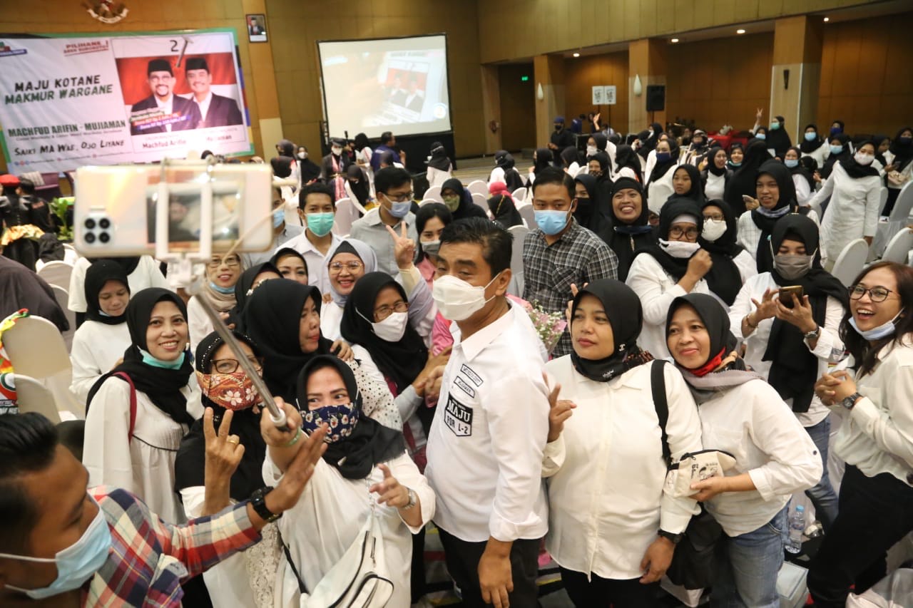 Mujiaman, saat bertemu dengan ratusan komunitas hijabers di Surabaya, Senin (9/11/2020).SP/ALQOMARUDDIN.