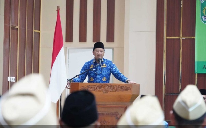 Bupati Irsyad Yusuf saat penyerahan BKK