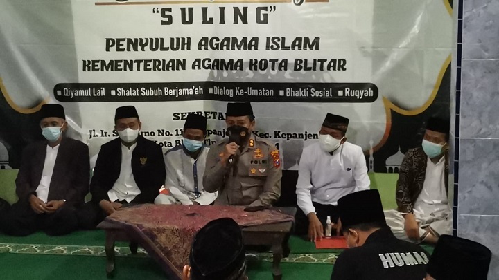 AKBP Argowiyono berikan Tausiyah juga beri penyuluhan tentang Kamtibmas. SP/Hadi Lestariono