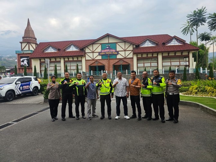 Dirlantas Polda Jatim dan Satlantas Polres Pasuruan saat Persiapan Giat Survey Jalur Wisata