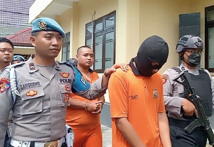 Pelaku MH (32) saat diamankan pihak kepolisian Magetan. SP/ MGT