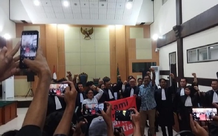 Suasana ruang sidang setelah Haris Azhar dan Fatia divonis bebas, Senin (08/01/2024). SP/ JKT