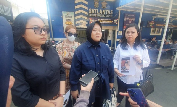 RF (kedua kiri) di Polres Metro Depok. SP/ JKT