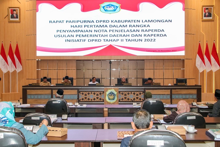 Pimpinan DPRD saat ikut rapat paripurna. SP/MUHAJIRIN KASRUN