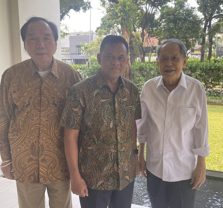 Jenderal TNI (purn) Gatot Nurmantyo (tengah) Selasa (17/5/2022) kemarin bertemu dengan pendiri Partai Aksi Rakyat Indonesia (paling kanan) yang menurut kabar sudah disahkan oleh Menkumham.