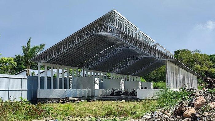 Gedung pujasera bagi PKL yang terdampak pekerjaan proyek pelebaran jalan Raya Manyar, Gresik.