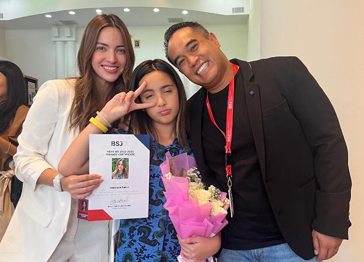 Potret kebersamaan Nia Ramadhani, Ardi Bakrie dan sang putri Mikhayla Zalindra Bakrie. SP/ JKT