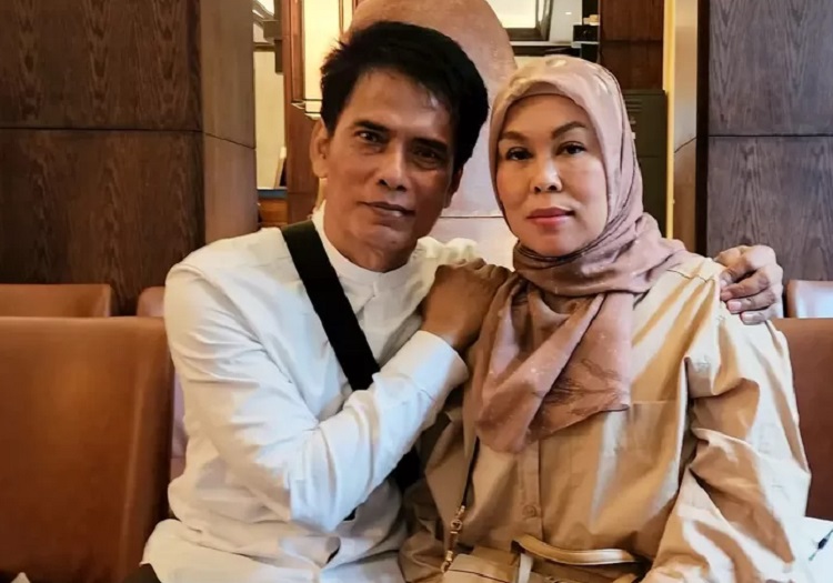 Orang tua Lesti Kejora, Endang Mulyana (kiri) dan Elvy Sukaesih (kanan). SP/ JKT