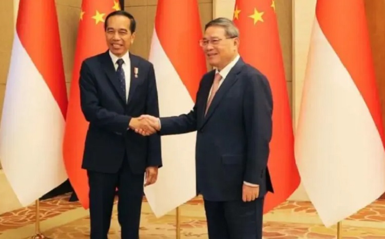 Joko Widodo Presiden RI bertemu dengan Li Qiang Perdana Menteri China Li Qiang di Diaoyutai State Guest House, Beijing, China, Selasa (17/10/2023). SP/ Antara