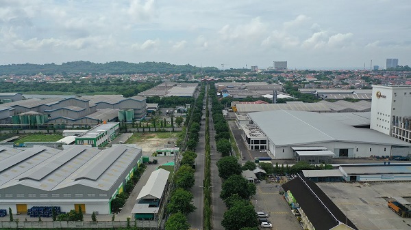Salah satu sisi Kawasan Industri Gresik.