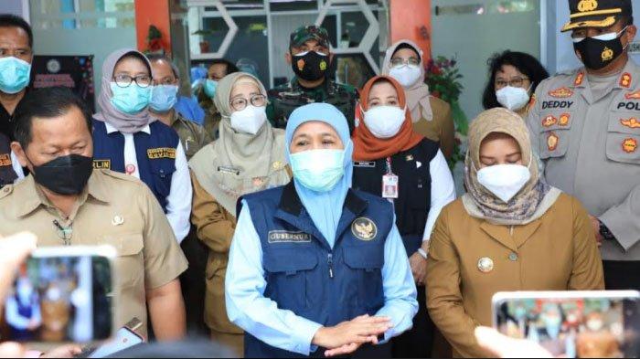 Gubernur Jawa Timur, Khofifah Indar Parawansa saat memonitor vasinasi di Mojokerto SP/Tribbunnews