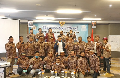 Gus Yani bersama anggota Komunitas Wartawan Gresik, Minggu (20/12).