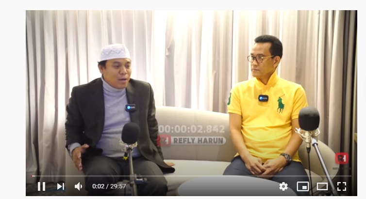 Screenshot video Gus Nur dan Refly Harun di channel Youtube milik Refly. Hingga saat ini, video ini belum dihapus oleh Refly.