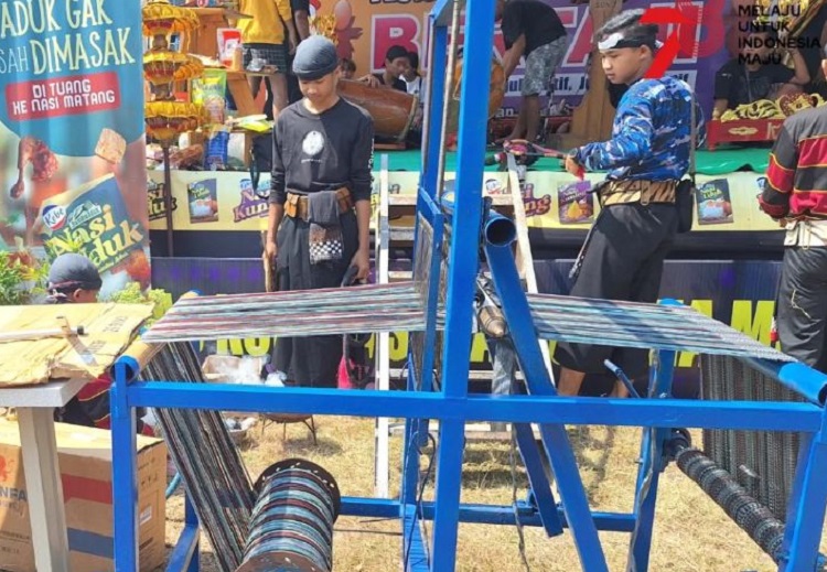 Mesin Jahit Tenun Desa Lembeyan. SP/ MGT