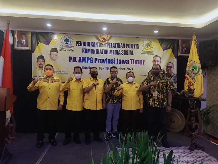 Dikpol AMPG Jatim bersama senior Partai Golkar di Surabaya, 18/12/2021. Riko Abidono