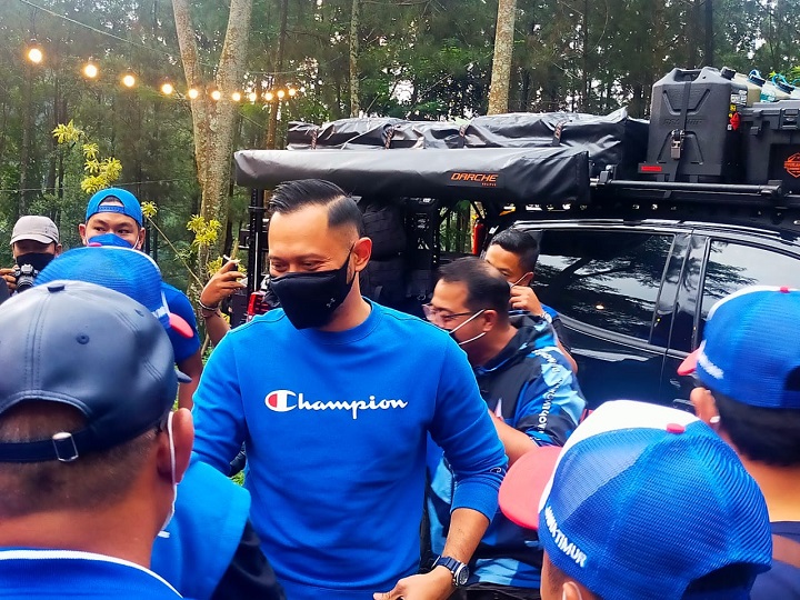 Ketua Umum DPP Partai Demokrat Agus Harimurti Yudhoyono (AHY) di Camping Ground Cempaka Forest, Prigen, Pasuruan, Senin (5/4/2021). SP/Riko Abdiono