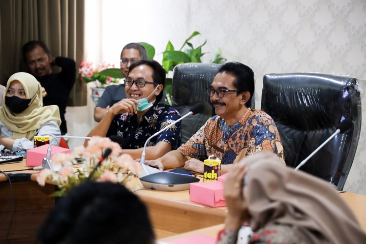 Apip Permana, Kepala Dinas Komunikasi dan Informatika saat membuka Rapat Koordinasi Persamaan Persepsi Reviu Arsitektur dan Peta Rencana SPBE Kota Kediri