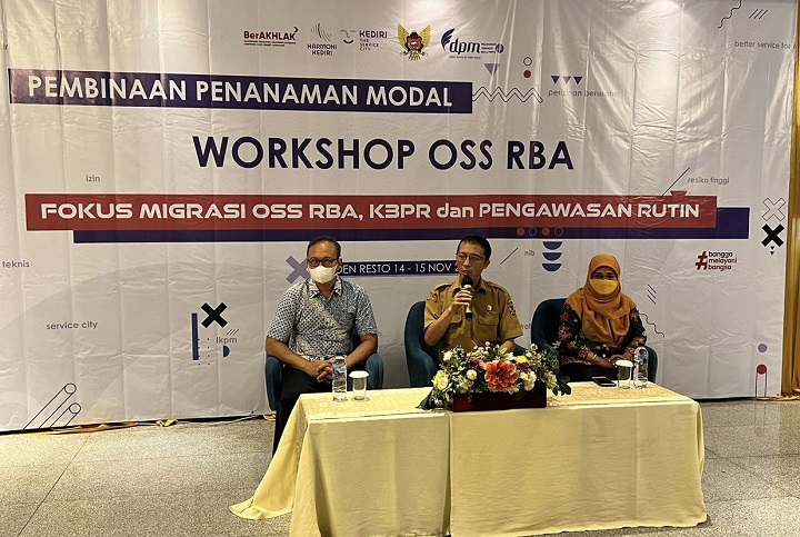 Kepala DPMPTSP Kota Kediri, Edi Darmasto saat membuka acara workshop OSS RBA