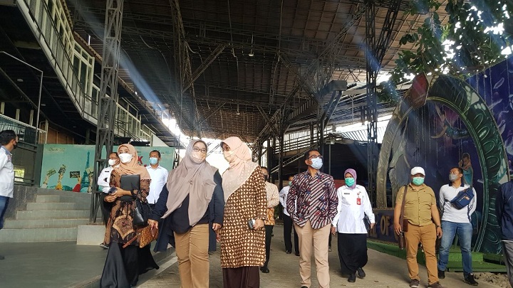 Anggota Komisi E DPRD Jatim saat mendatangi SMA SPI di Kota Batu, Rabu (2/6/2021). SP/Riko Abdiono