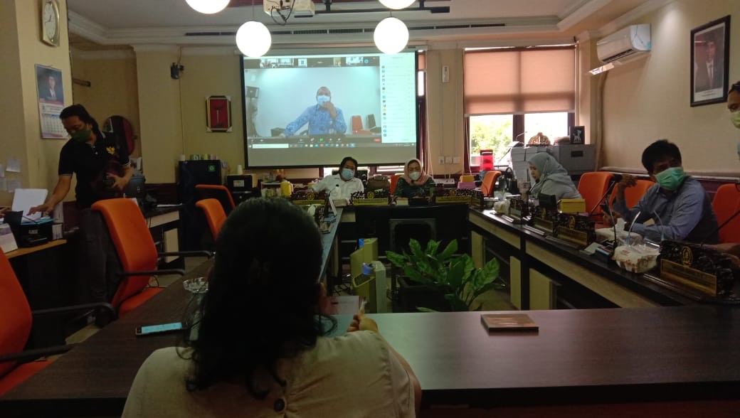 Rapat dengar pendapat (hearing) terkait penertiban Satpol PP Provinsi Jatim terhadap cafe dan restoran di Surabaya. SP/ALQ