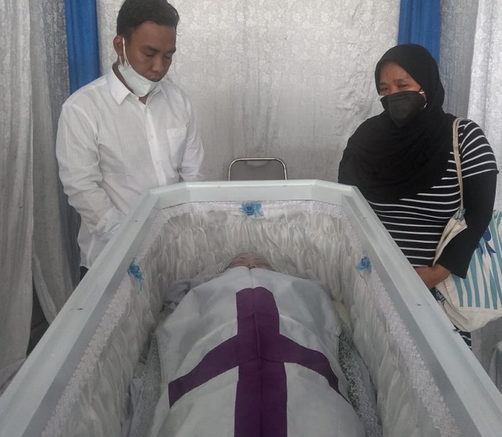 Jenazah Eko Susilowati yang tidak mendapat tempat pemakaman karena bukan KTP Surabaya. SP/Alqomar