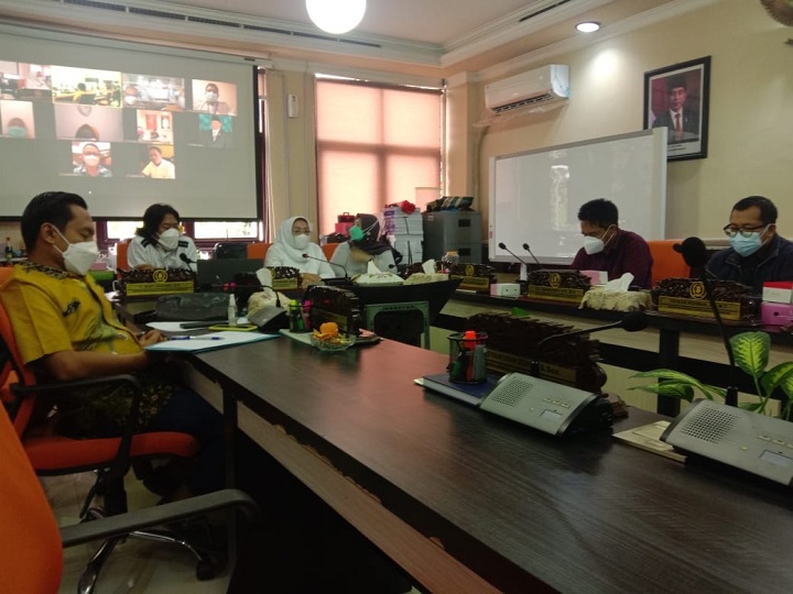 Hearing komisi A DPRD Surabaya terkait pemukulan oleh oknum Satpol PP Surabaya di tempat hiburan. SP/Alqomar  