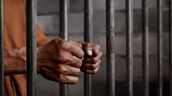 Untuk menjaga keseimbangan serta kesehatan Jasmani dan Rohani, Polres Pelabuhan Tanjung Perak Surabaya mengadakan kegiatan olahraga serta siraman rohani untuk para tahanan. SP/FM