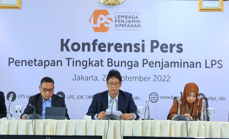 Ketua Dewan Komisioner LPS Purbaya Yudhi Sadewa (Tengah) dalam Konferensi Pers mengenai TBP pada Selasa (27/9/2022).