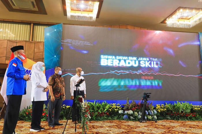  Gubernur Jawa Timur, Khofifah Indar Parawansa bersama beberpa pejabat di acara LKS 2021.SP/PEMPROV JATIM
