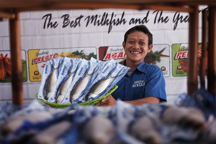 An’im Falahuddin, pemilik produk Bandeng Mentari, mitra binaan SIG. SP/M.AIDID