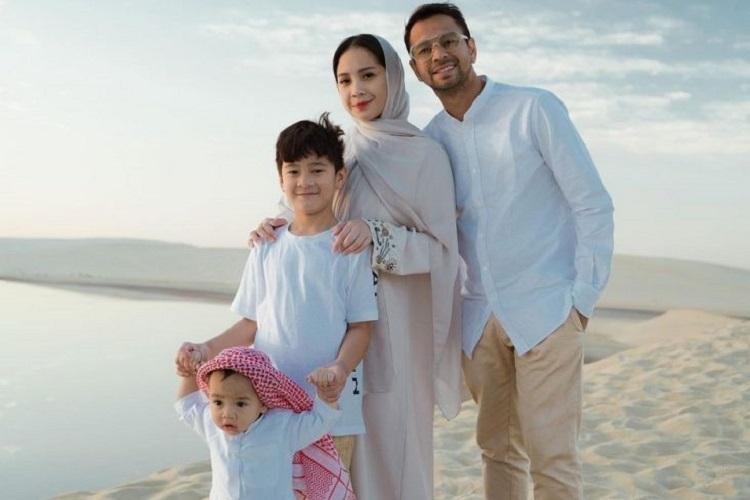 Raffi Ahmad, Nagita Slavina, Rafathar dan Rayyanza saat momen berlibur. SP/ JKT