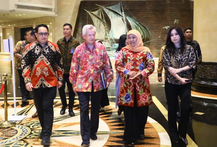 Gubernur Khofifah saat menyambut Richard Graham di Surabaya, Selasa (6/6/2023). Foto: Pemprov Jatim.