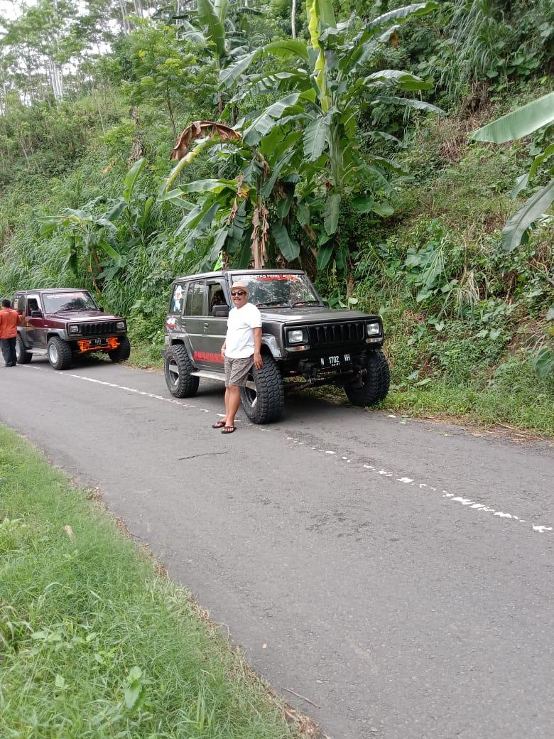Komunitas Jeep Sidoarjo dalam suatu acara touring