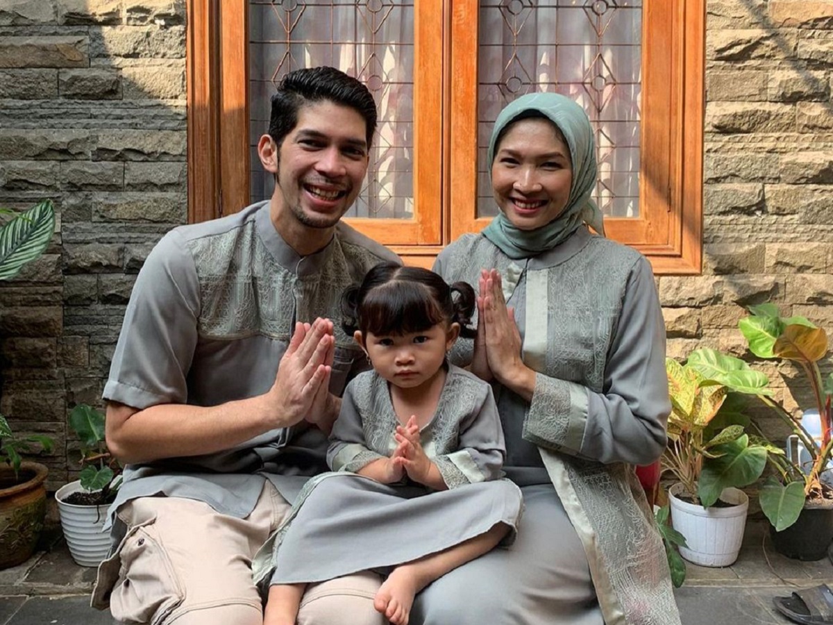 Lindaweni Fitriani bersama keluarga. Foto: Instagram (@lindaweny).