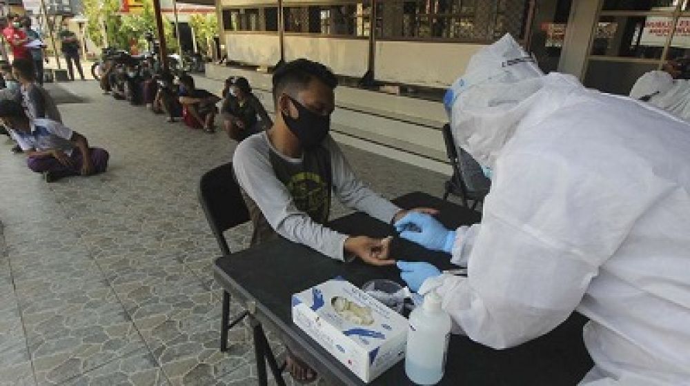 Illustrasi warga ditest rapid massal. SP/ CNN