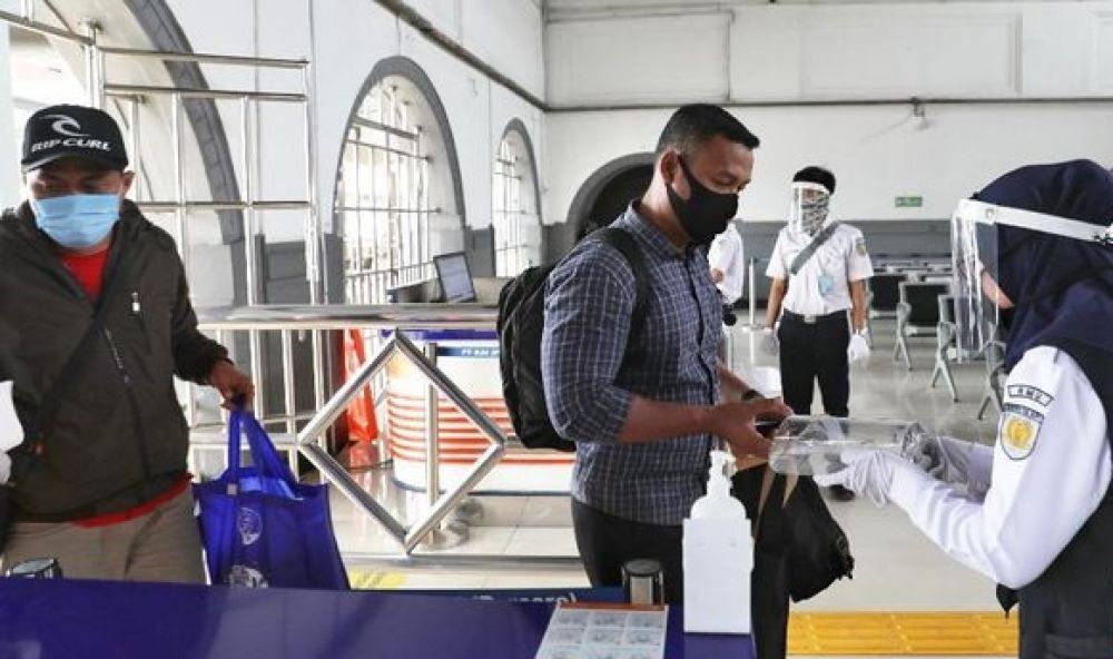 KAI menawarkan diskon tiket kereta api hingga 25 persen. KAI juga menawarkan program undian untuk perjalanan pada HUT ke-75 RI. SP/ CNN