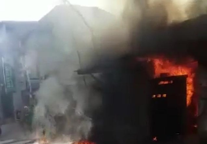 SPBU Mini di Sumenep terbakar dan meledak. 