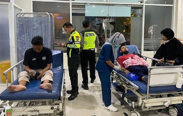 Kondisi siswa/i usai kecelakaan bus pariwisata yang mengangkut rombongan SMAN 1 Sidoarjo. SP/ SDA