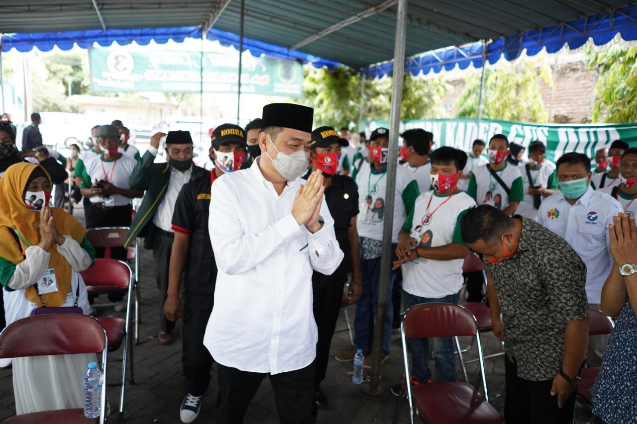 Cabup Kelana Aprilianto saat bersama warga Sidoarjo