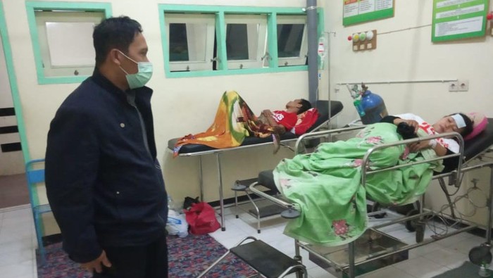 Sejumlah siswa mengalami gejalan keracunan dirawat di puskesmas