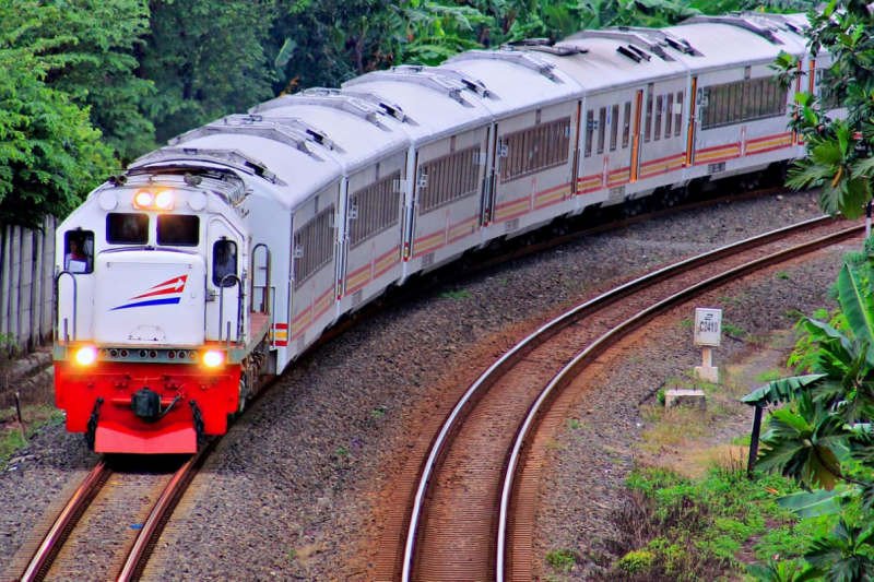 PT KAI Daop 8 Surabaya kembali menjalankan kereta api (KA) lokal pada 12 sampai 20 Juli 2021. SP/ANT